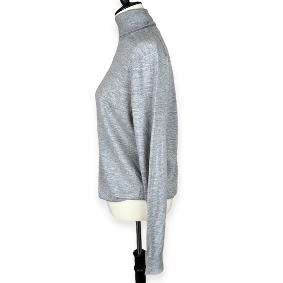 Saks Fifth Ave 100% Cashmere Sweater Lightweight Turtleneck Quiet Luxury Sz M - Picture 2 of 8